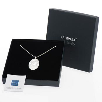 KIM SIMONSSON, RIIPUS, "Sylkevä tyttö - uskalla vain!", hopeaa. Kalevala Koru.