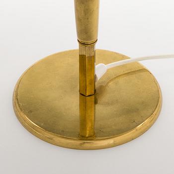 Paavo Tynell, A mid-20th century '5061' table lamp for Taito Finland.