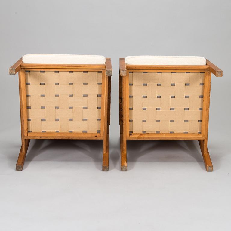 Carl Gustaf Hiort af Ornäs, a pair of mid-20th-century 'Rialto' open armchairs, Puunveisto Oy - Träsnideri Ab, Finland.