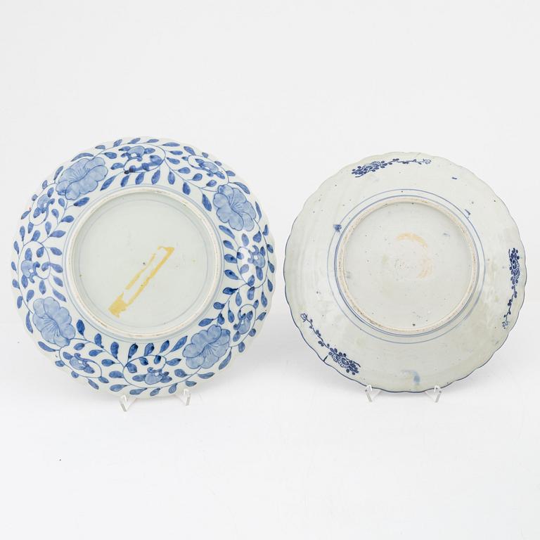 Seven pieces of Japanese Imari porcelain, around 1900 and early 20th century.