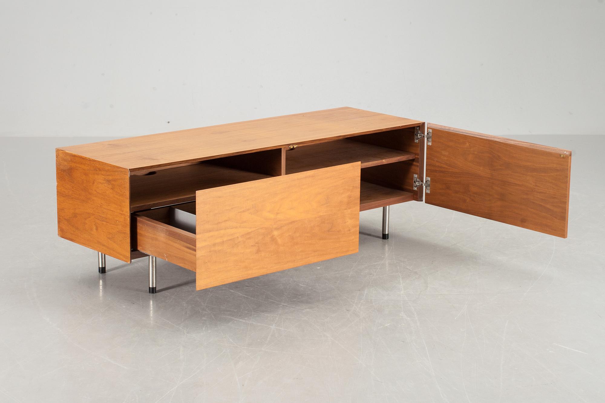 SIDEBOARD, Jonas Lindvall.