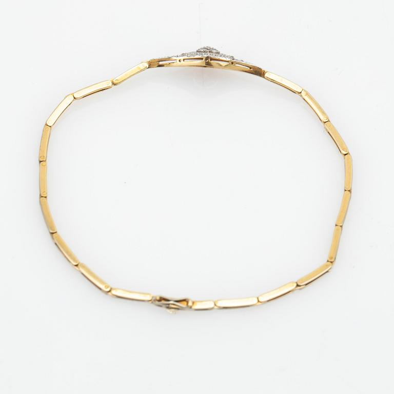 Bracelet, 18K gold with a centre piece set with diamonds.