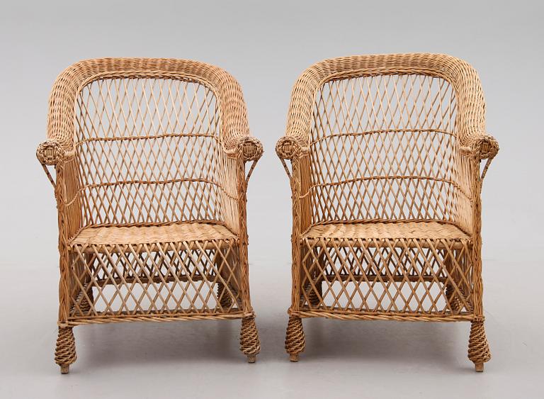 FÅTÖLJER, 1 par, 1900-talets första hälft.