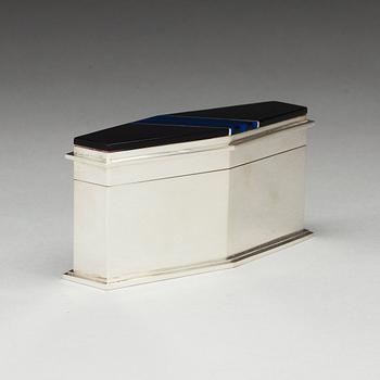 A Klas-Göran Tinbäck sterling lidded box, Stockholm 1982.