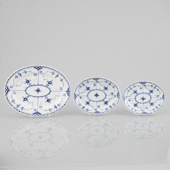 A set of three 'Blue Fluted Half Lace' porcelain serving dish's, Royal Copenhagen, models 748, 753, 676, 1898-1923.