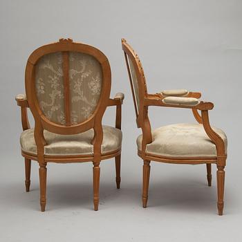 KARMSTOLAR, ett par, Louis XVI -stil, Frankrike, 1900-talets första hälft.