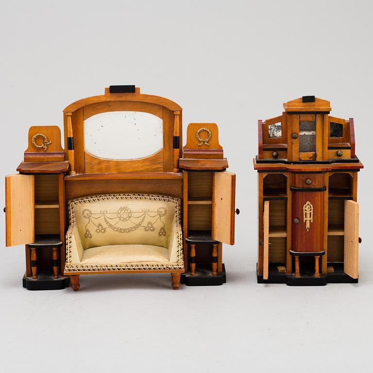 8 pieces of toy furniture, early 20th century.
