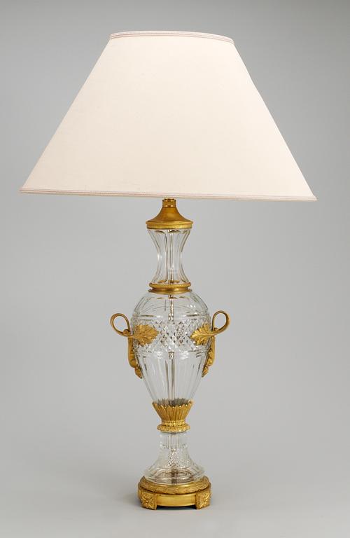 BORDSLAMPA. Louis XVI-stil, omkring år 1900.