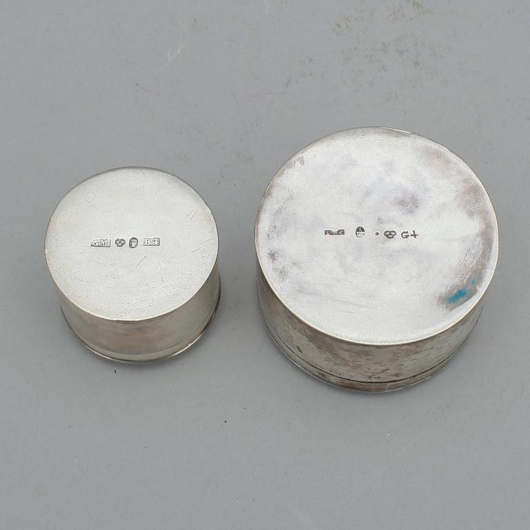 TOILETTEDOSOR, 2+1+1, silver, bla Gustaf Möllenborg. 1830-tal. Totalt ca 146 gram.