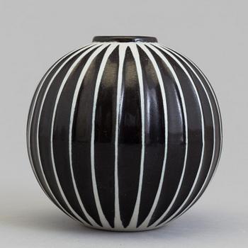 A Stig Lindberg earthenware 'Domino' vase, for Gustabsnerg. 1955-1969.
