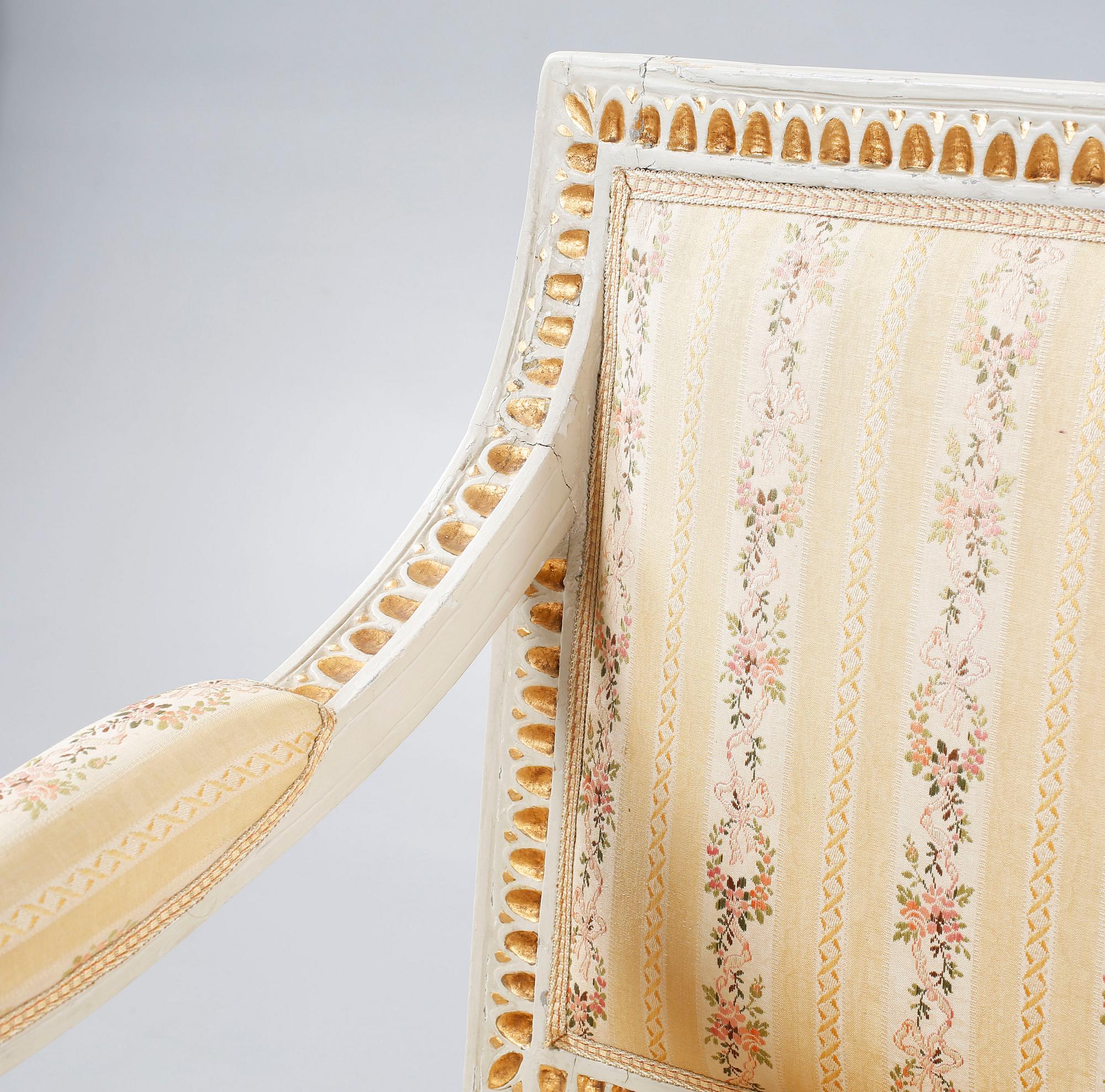 A Late 18th century gustavian sifa.