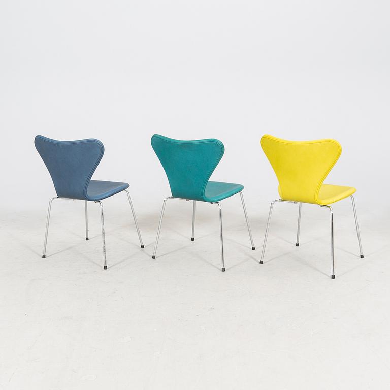 Arne Jacobsen, a set of six leather "Sjuan" chairs for Fritz Hansen.