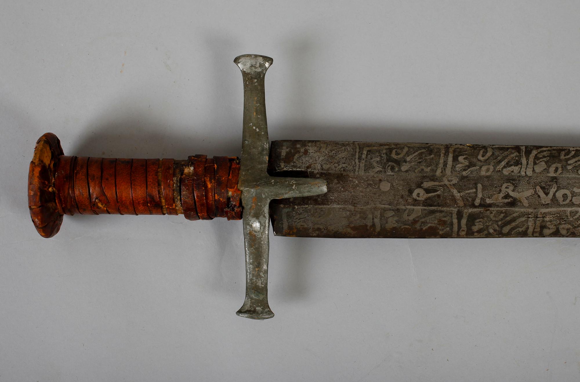 SVÄRD, orientaliskt, metall, 1800-/1900-tal.