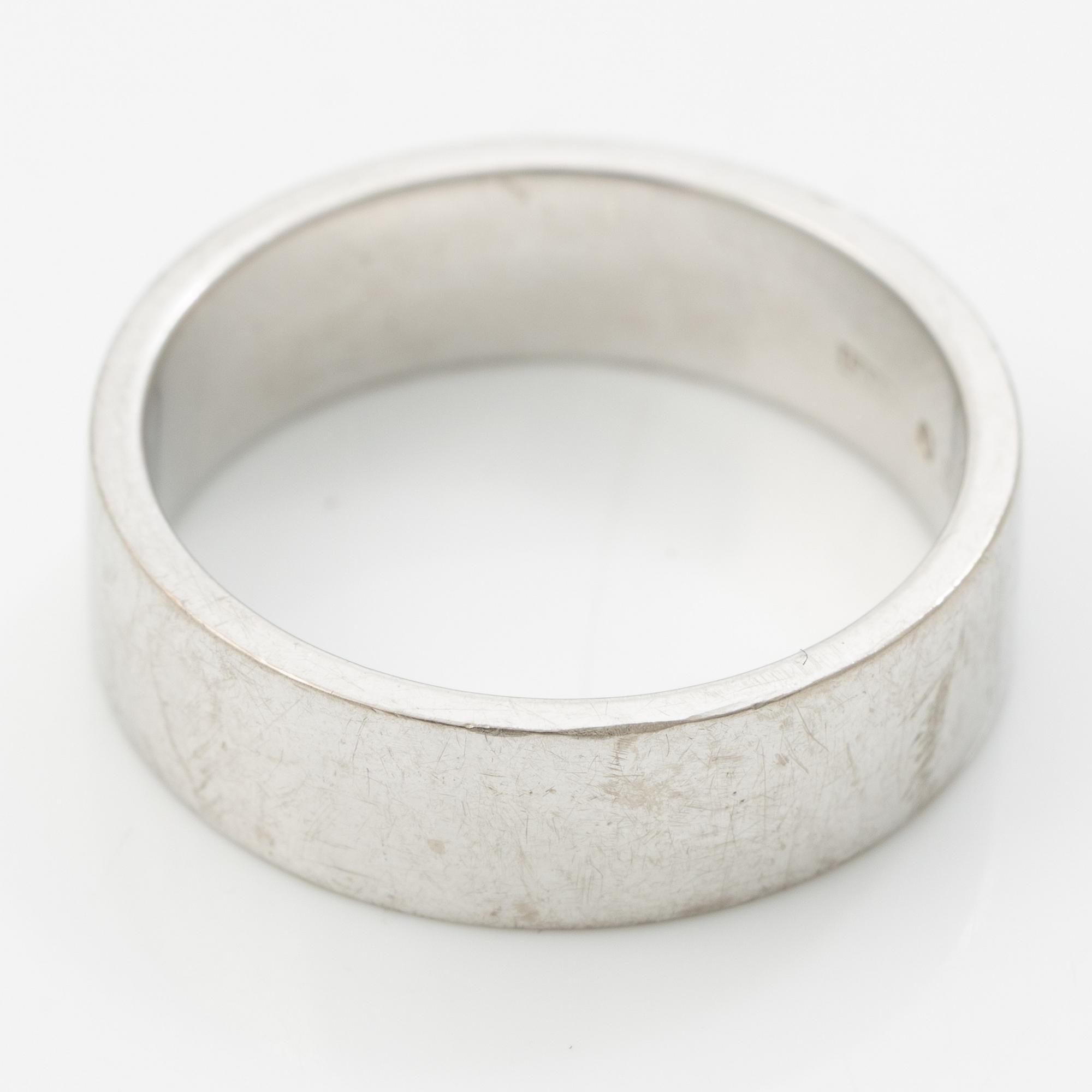 18K white gold ring, Lantz, Stockholm 2011.