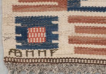 CARPET. "Porslinsmattan". Flat weave (rölakan). 275 x 205,5 cm. Signed AB MMF.