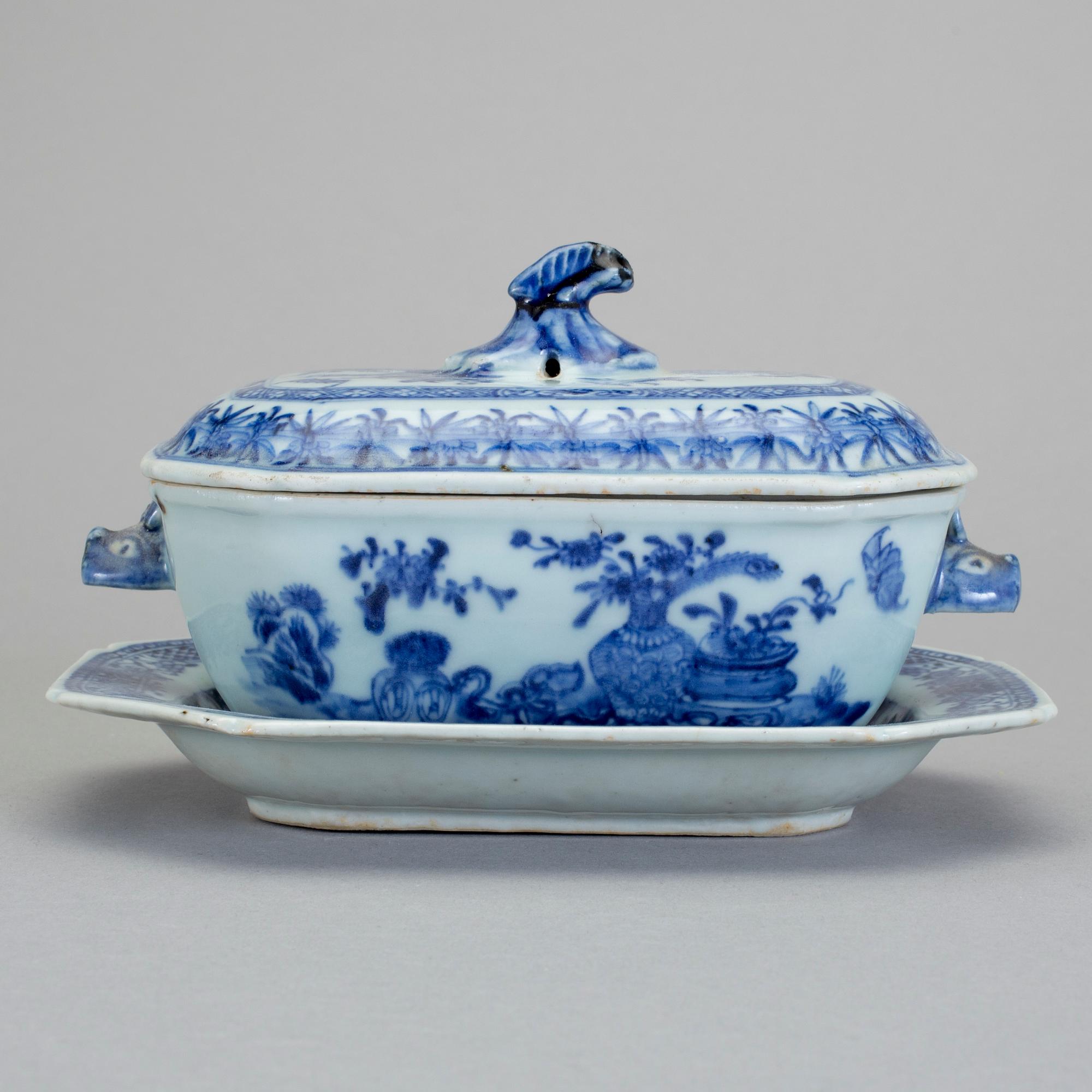 SMÖRTERRIN, porslin, Qingdynastin,  Qianlong (1736-95).