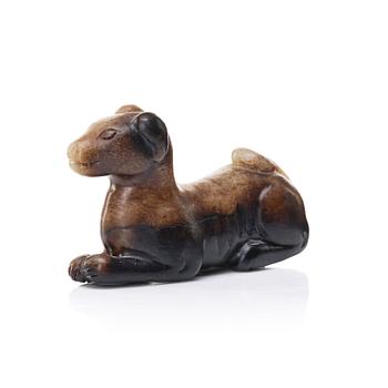 A sculptured nephrite figure of a dog, Qing dynasty.