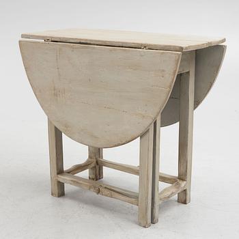 A gate leg table, 19th century.