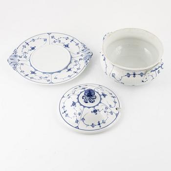 Royal Copenhagen, a 'Musselmalet' porcelain turreen with cover and dish, Denmark, 1889-1922.