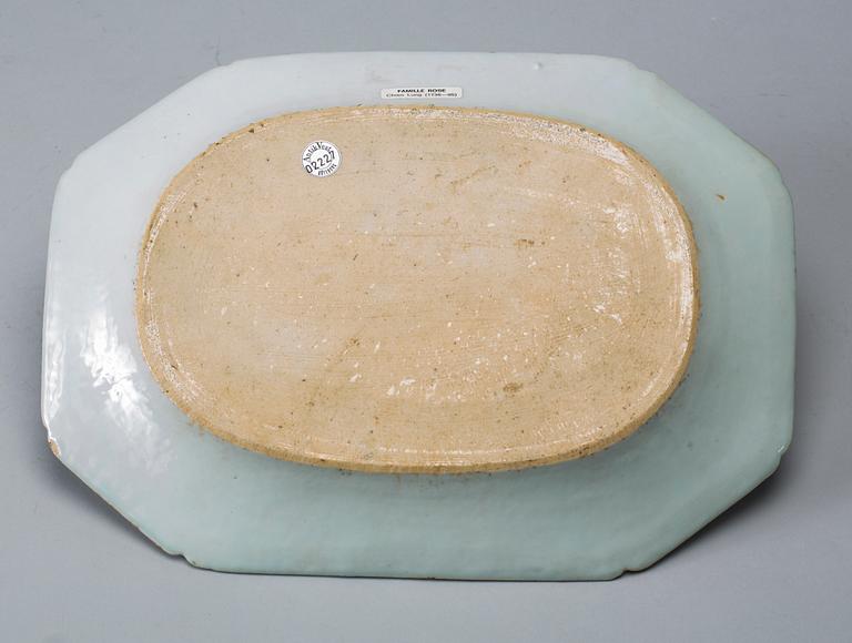 STEKFAT, porslin, Kina, Qianlong (1736-1795).