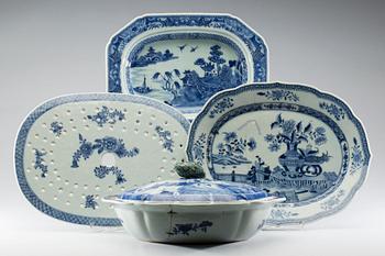 KAROTT med LOCK, SILFAT samt UPPLÄGGNINGSFAT 2 stycken, Kina Qianlong (1736-1795), porslin.