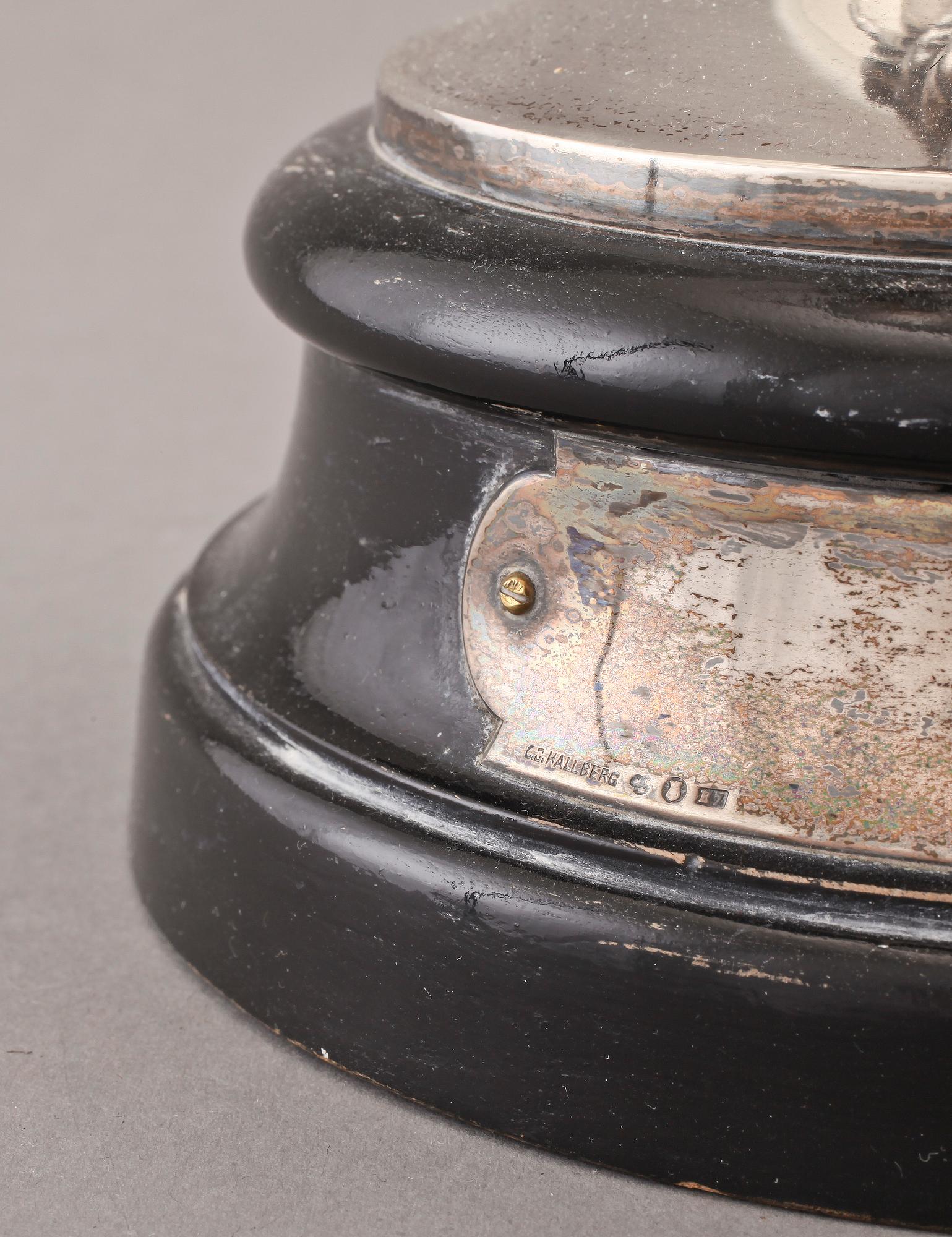 HÄNKELVASER, ett par, silver, C G Hallberg, Stockholm, 1907.