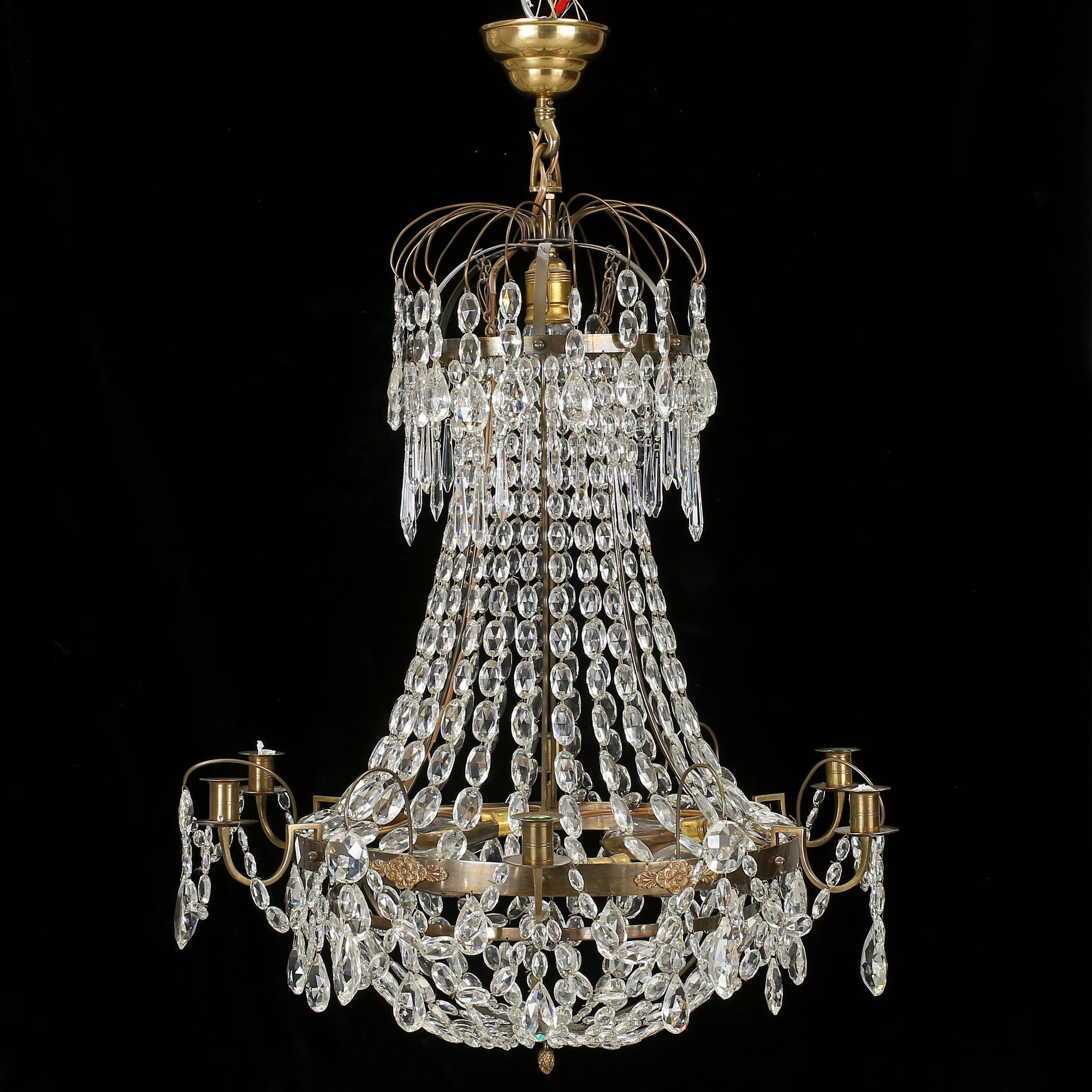 LJUSKRONA, gustaviansk stil, 1900-talets början. Höjd ca 65 cm.