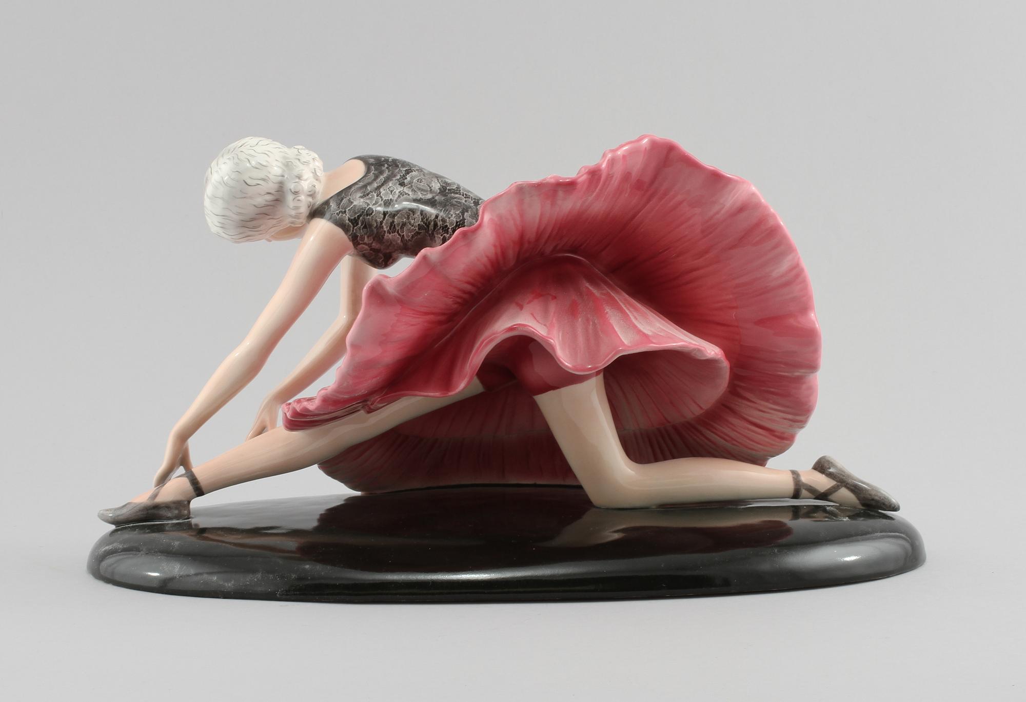 FIGURIN, stengods, Stefan Dakon, Goldscheider, 1900-talets första hälft.