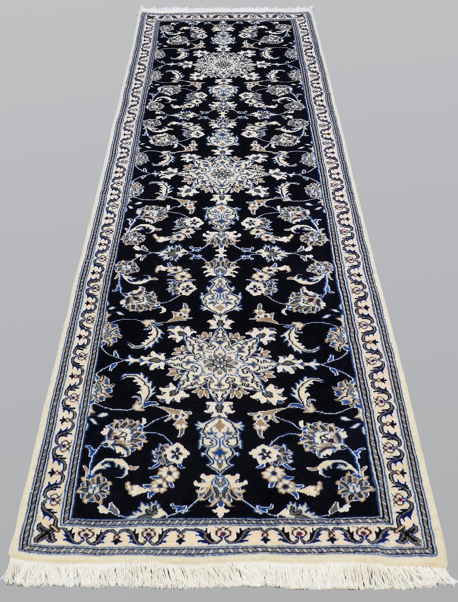 Gallerimatta, Nain, ca 290 x 78 cm.