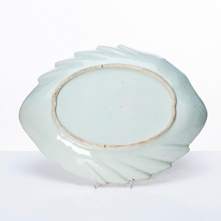 A Chinese Export blue and white leaf shaped dish, Qing dynasty, Qianlong (1736-1795).