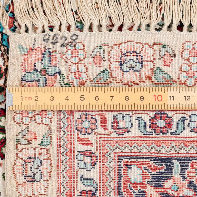 Rug, Herat design, silk, approx. 153 x 93 cm.
