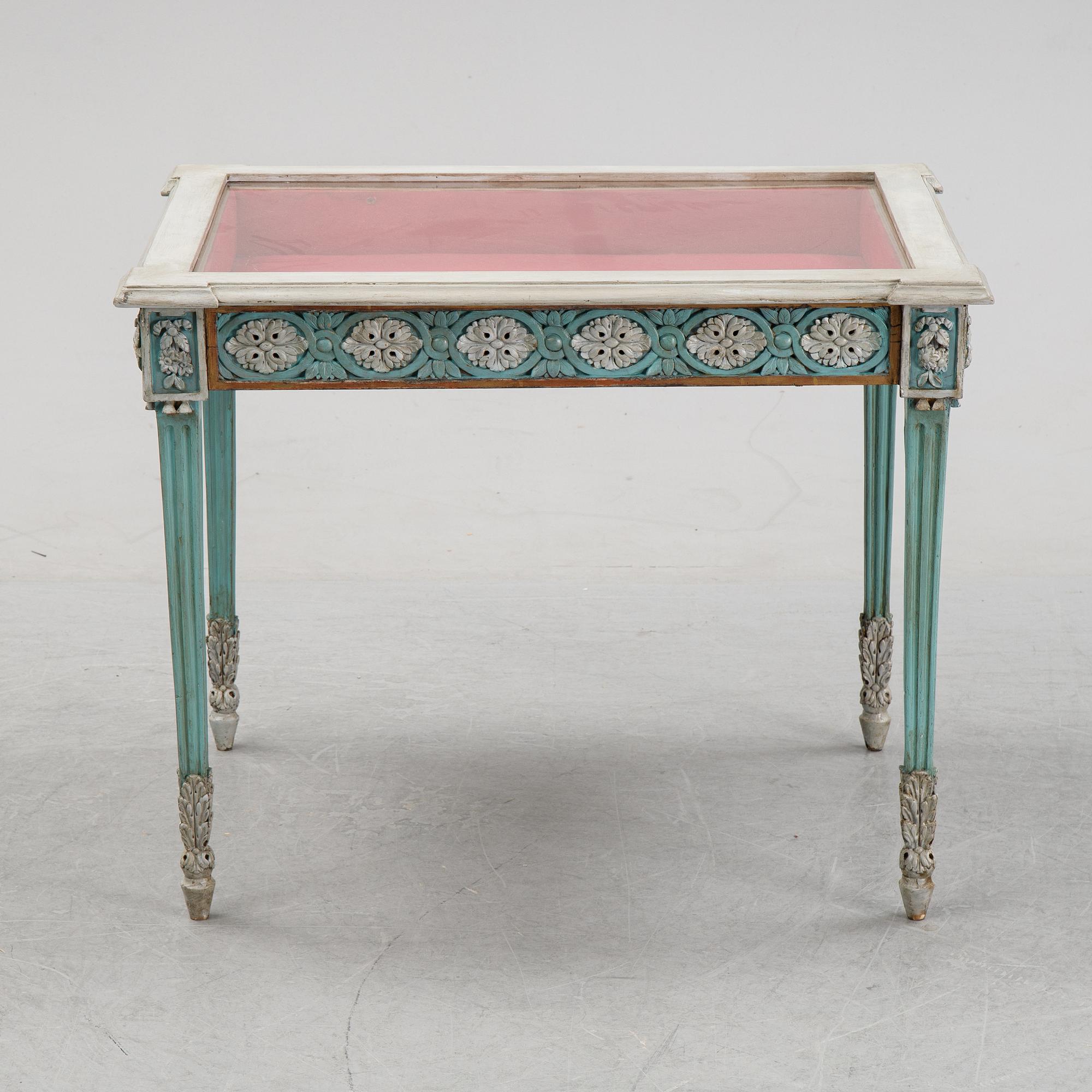 A mid 19th Century display table.