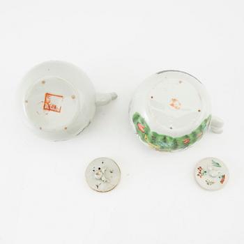 A set of four Chinese tea pots, 20th century.