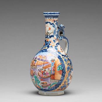 828. A famille rose ewer, Qing dynasty, Qianlong (1736-95).