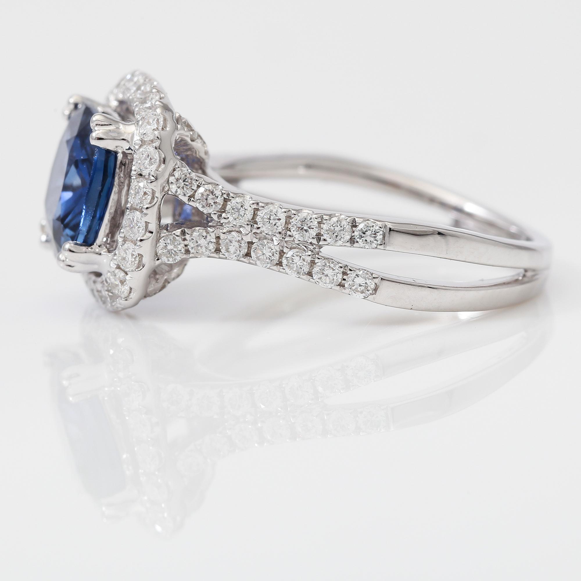 RING, diamanter totalt ca 0,75 ct, blå safir ca 2,30 ct.