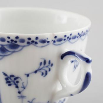 A porcelain coffee set of 29 pcs, 'Musselmalet', Royal Copenhagen, Denmark, first half of the 20th century.