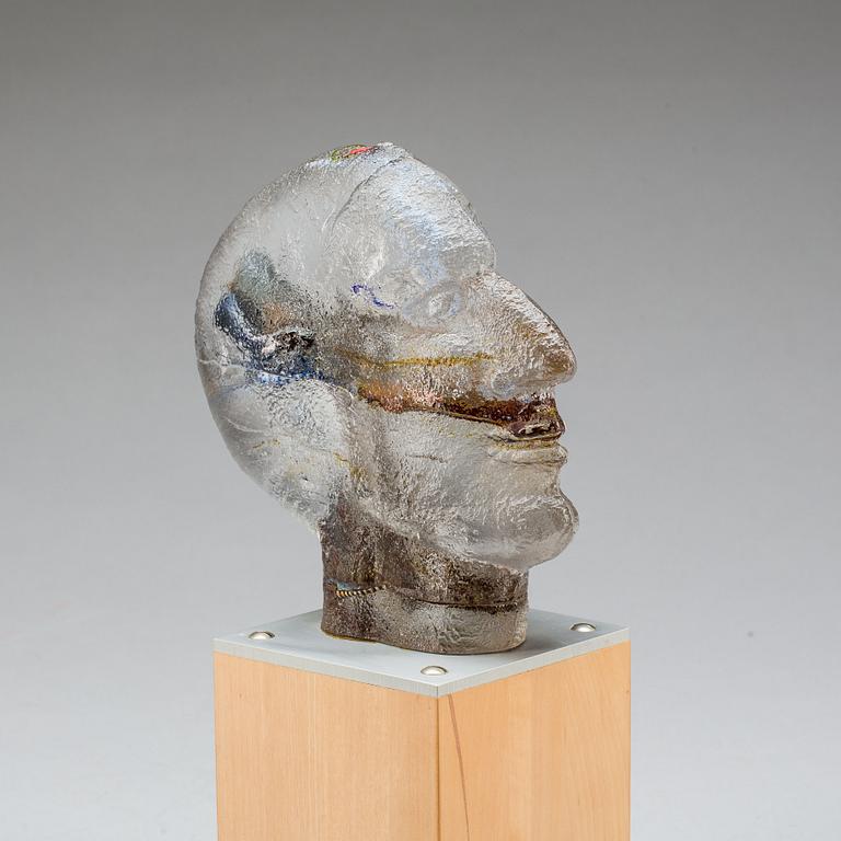 SKULPTUR, glas. Bertil Vallien. "Indianhuvudet". Signerad och numrerad 53/250.