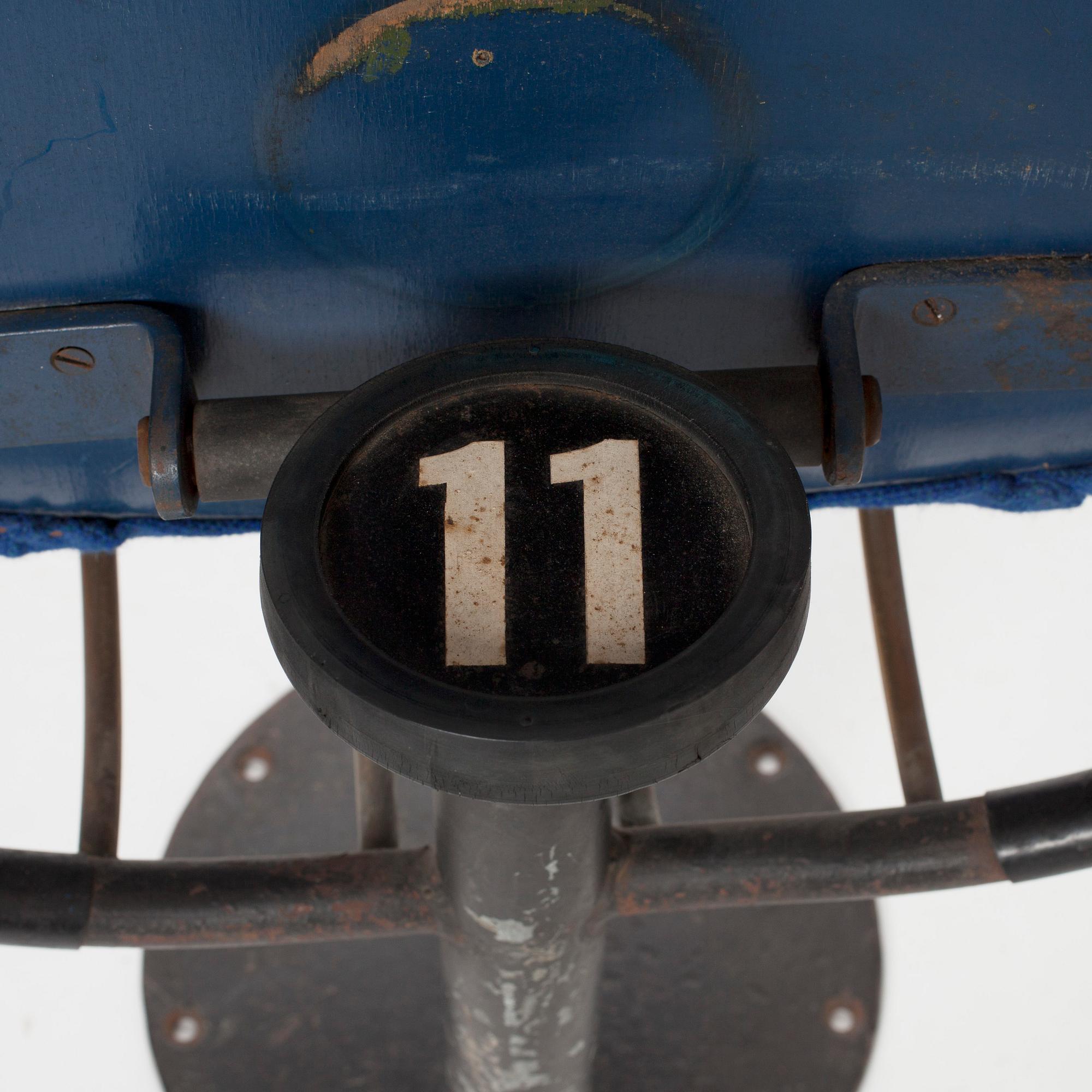 TEATERSTOLAR, ett par, Poul Henningsen för Andreas Christensen, 1959.