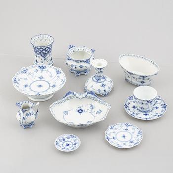 A 23-piece 'Musselmalet' porcelain coffee service, Royal Copenhagen, Danmark.