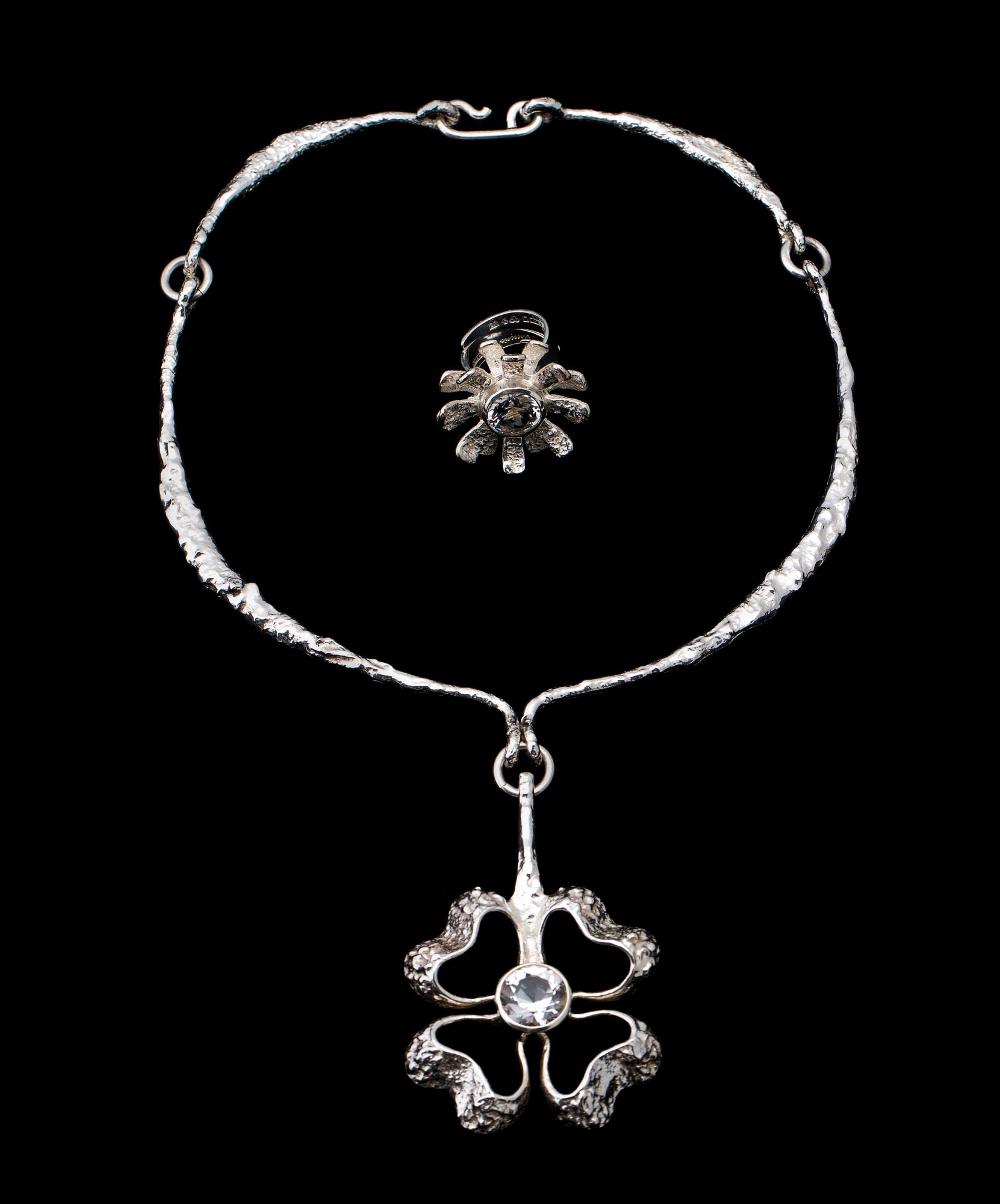 COLLIER SAMT RING, sterlingsilver, Theresia Hvorslev, MEMA, Lidköping, 1972 samt 1973. Vikt ca 85 g.