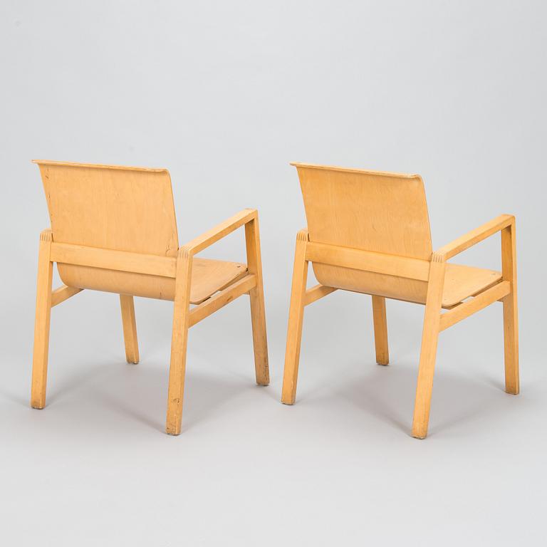 Alvar Aalto, A pair of 1970s armchairs model 403 for Artek.