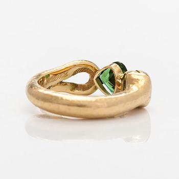 Torbjörn Tillander, an 18K gold serpent ring with heart-shaped green tourmaline and green diamonds, Helsinki 2011.