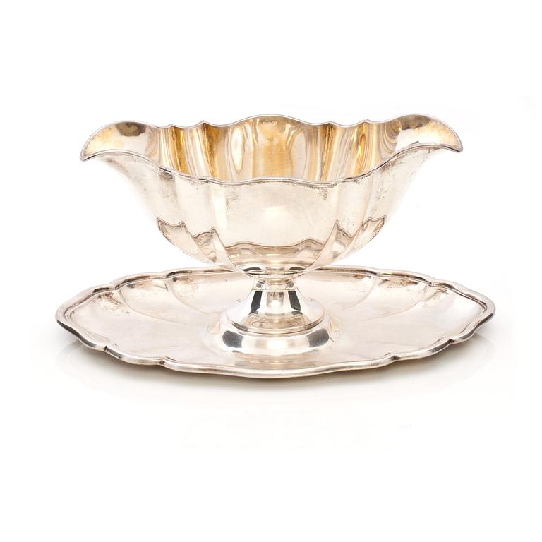 SÅSSKÅL, silver. Rokokostil, svenska importstämplar. C:a 410 g.