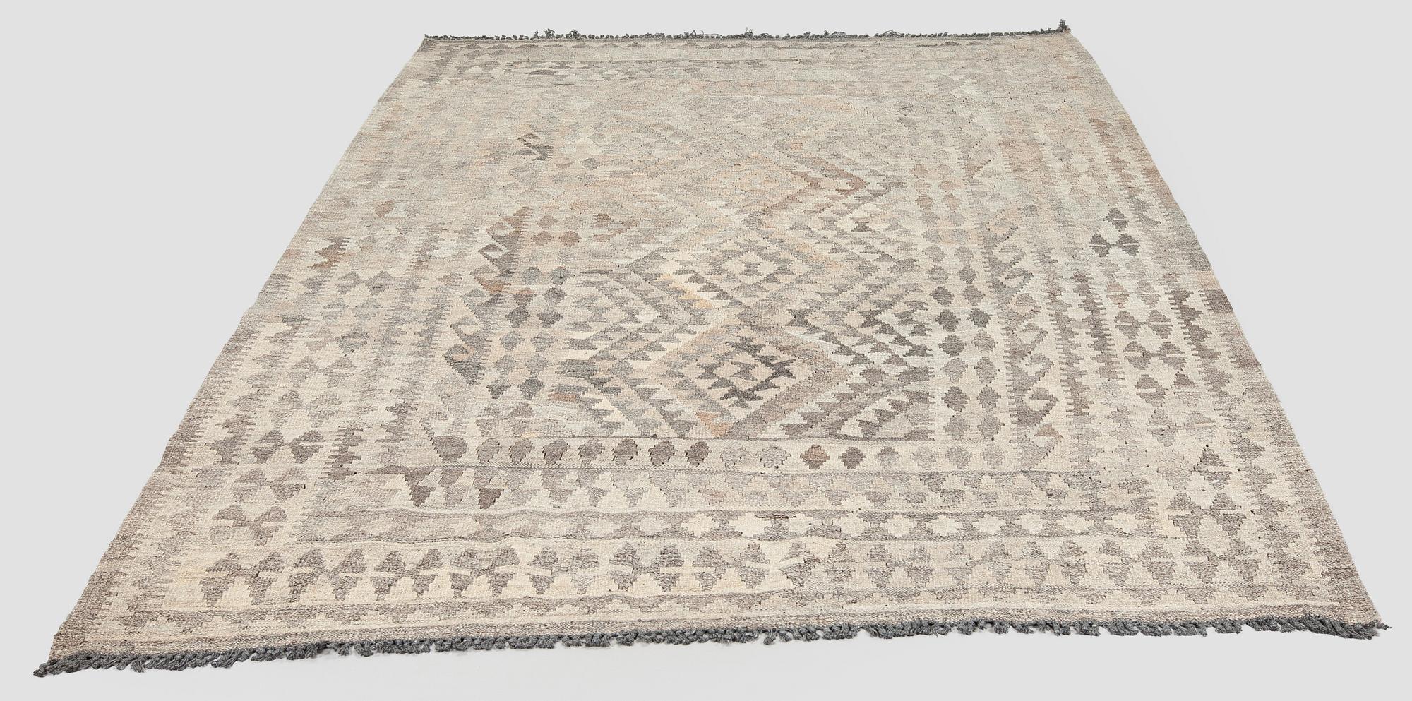 A Kilim carpet, ca. 262 x 176 cm.
