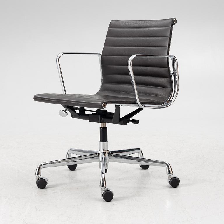 Charles & Ray Eames, kontorsstol, EA 117, Vitra, 2019.