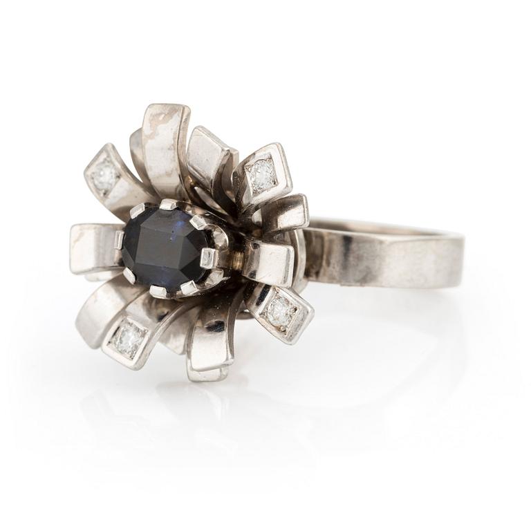 Claës E. Giertta, a ring 18K white gold with sapphire and brilliant-cut diamonds, Stockholm 1977.
