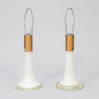 Lisa Johansson-Pape, pöytävalaisinpari, malli 46-017, Stockmann Orno 1900-luvun loppu.