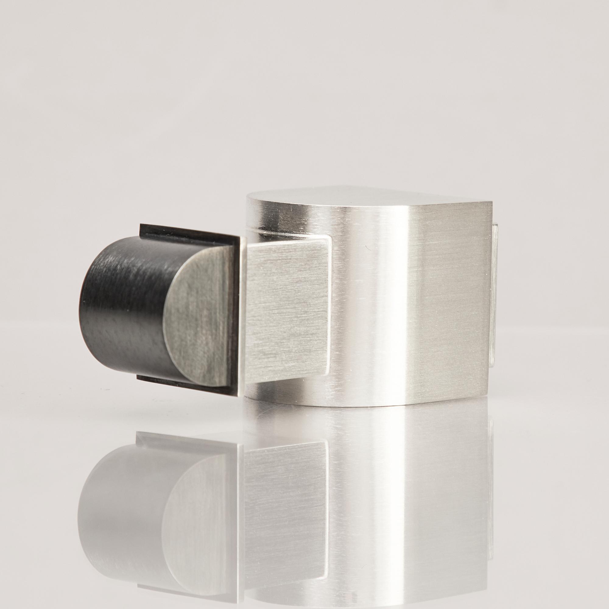 A sterling silver perfume bottle, mark of Rolf Lindståhl, Stockholm 2021.