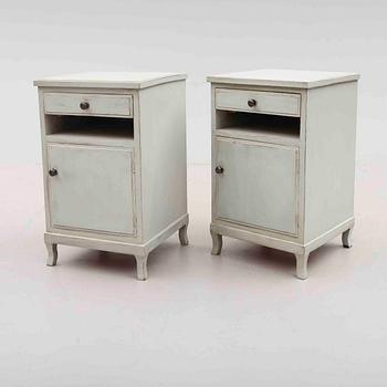 SÄNGBORD, ett par, 1900-talets första hälft.