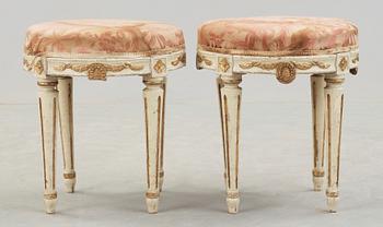 TABURETTER, ett par, gustaviansk stil, 1900-talets första hälft.